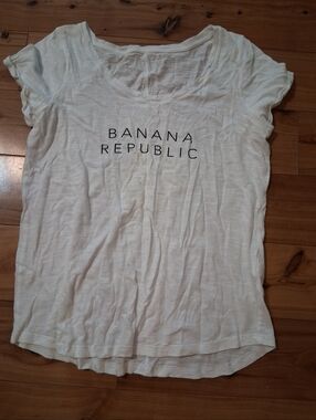 Banana Republic White Logo Short Sleeve Tee